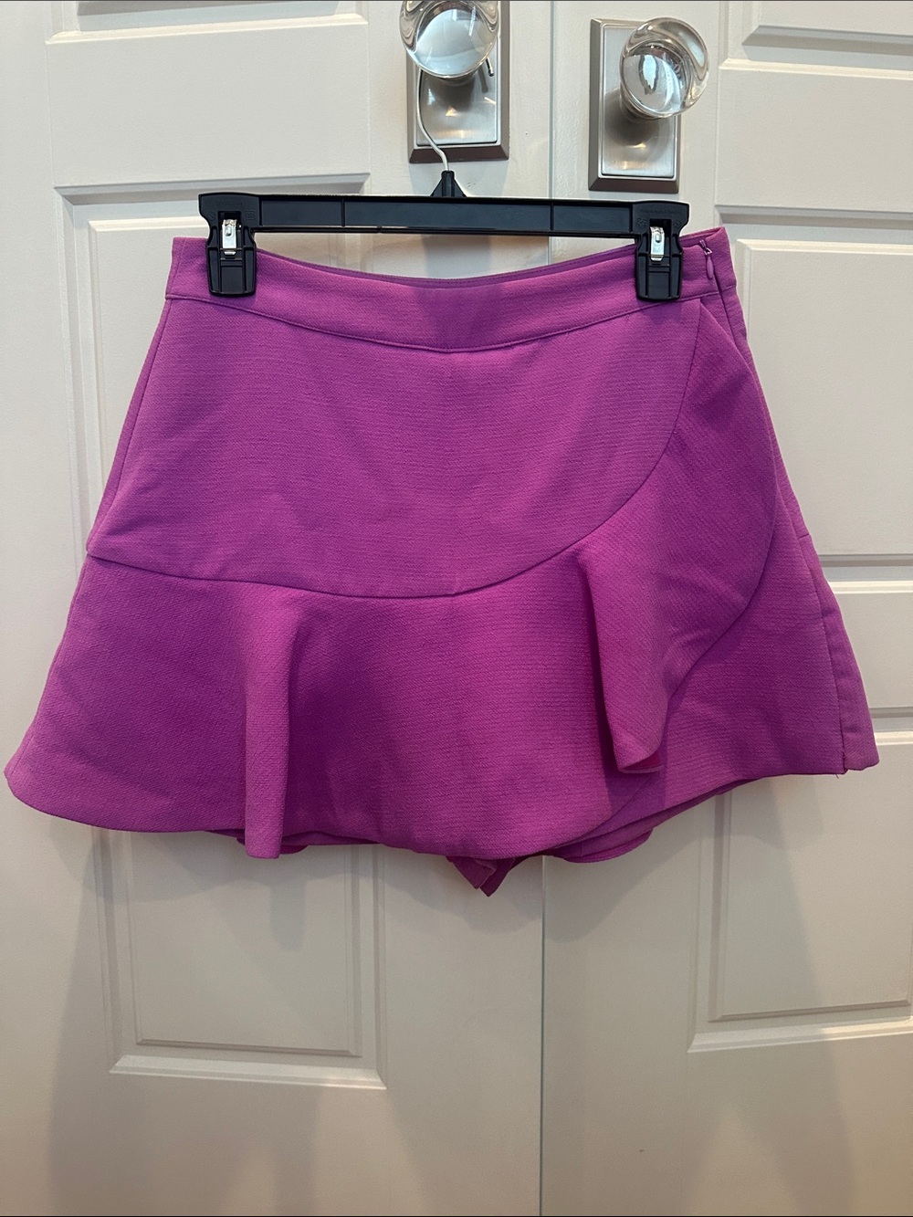 DO+BE Fuchsia Pink Ruffle Hem Mini Skort